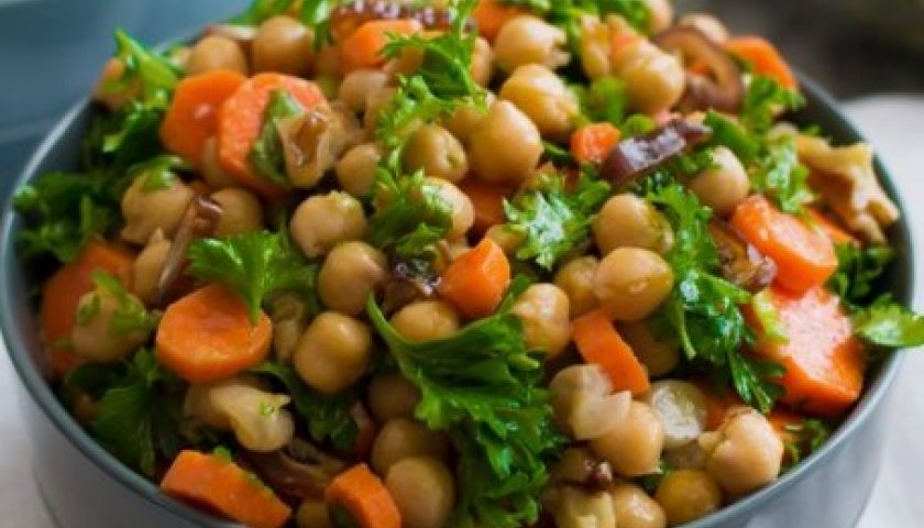 Salada de grão de bico e cenoura